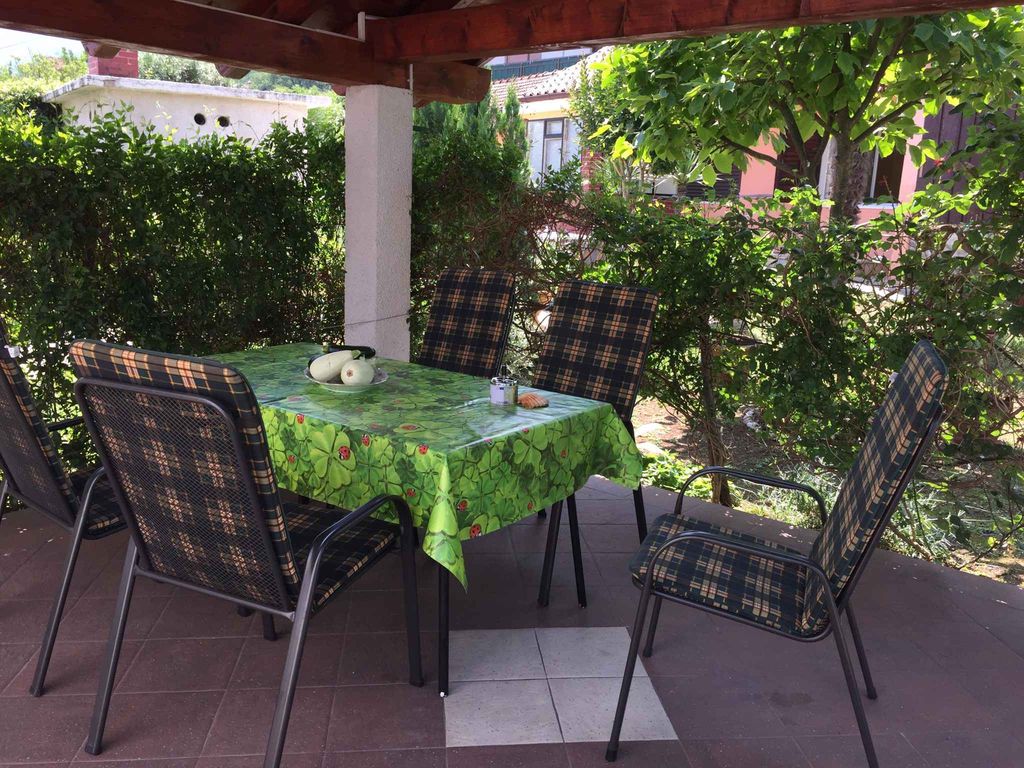 Ferienwohnung in ruhiger Lage mit Pavillon und Grill