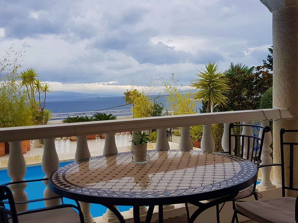 Ferienwohnung mit Meerblick und Außenpool