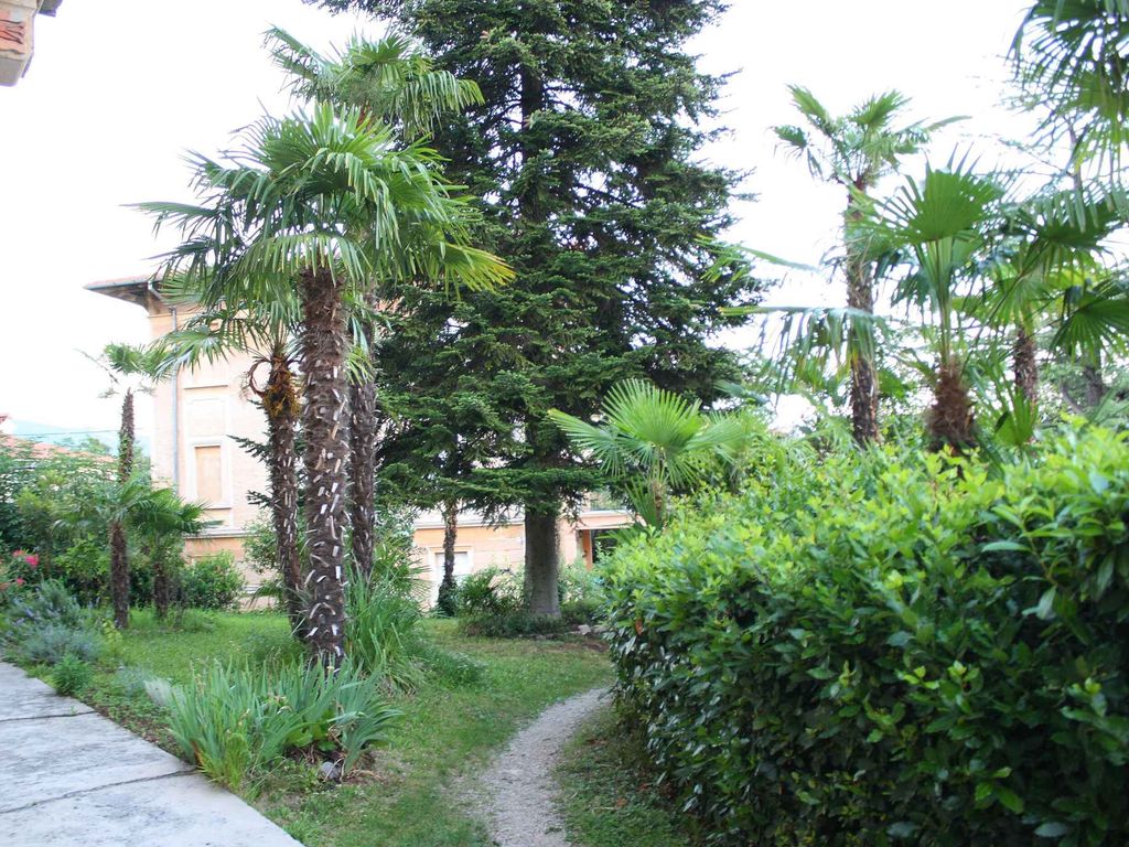 Ferienwohnung mit Garten und Klimaanlage