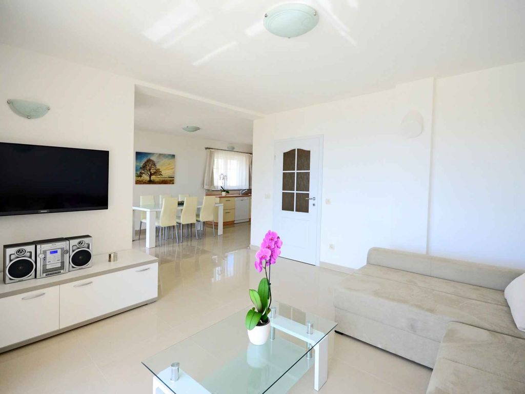 Ferienhaus mit Pool und Klimaanlage