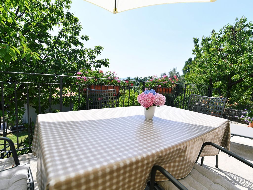 Ferienhaus mit Meerblick, Klimaanlage und Garten