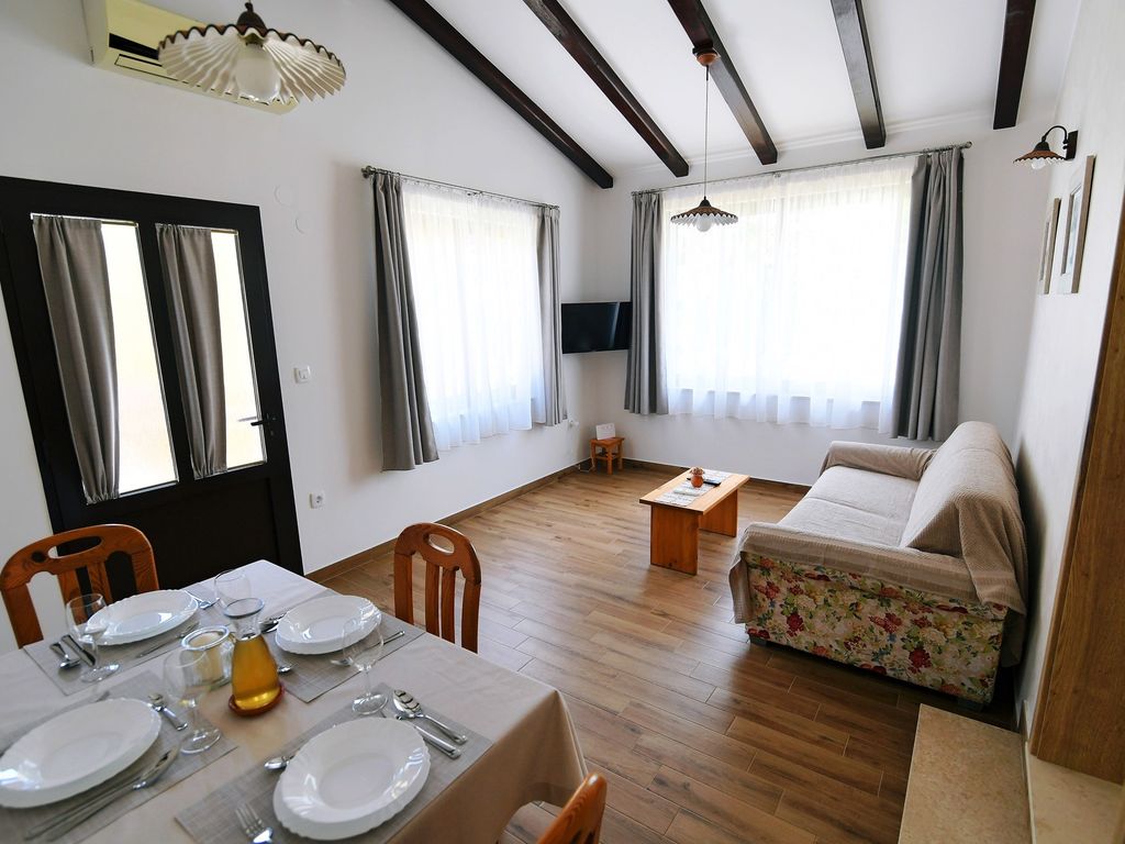 Ferienhaus mit Meerblick, Klimaanlage und Garten