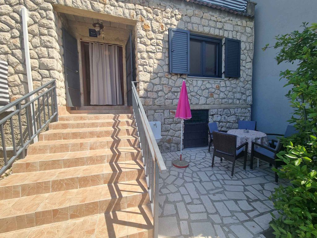 Ferienwohnung für 4-5 Personen mit Terrasse