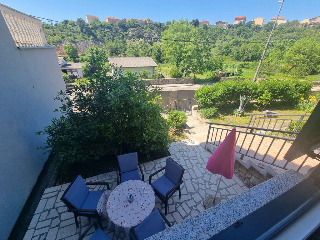Ferienwohnung für 4-5 Personen mit Terrasse