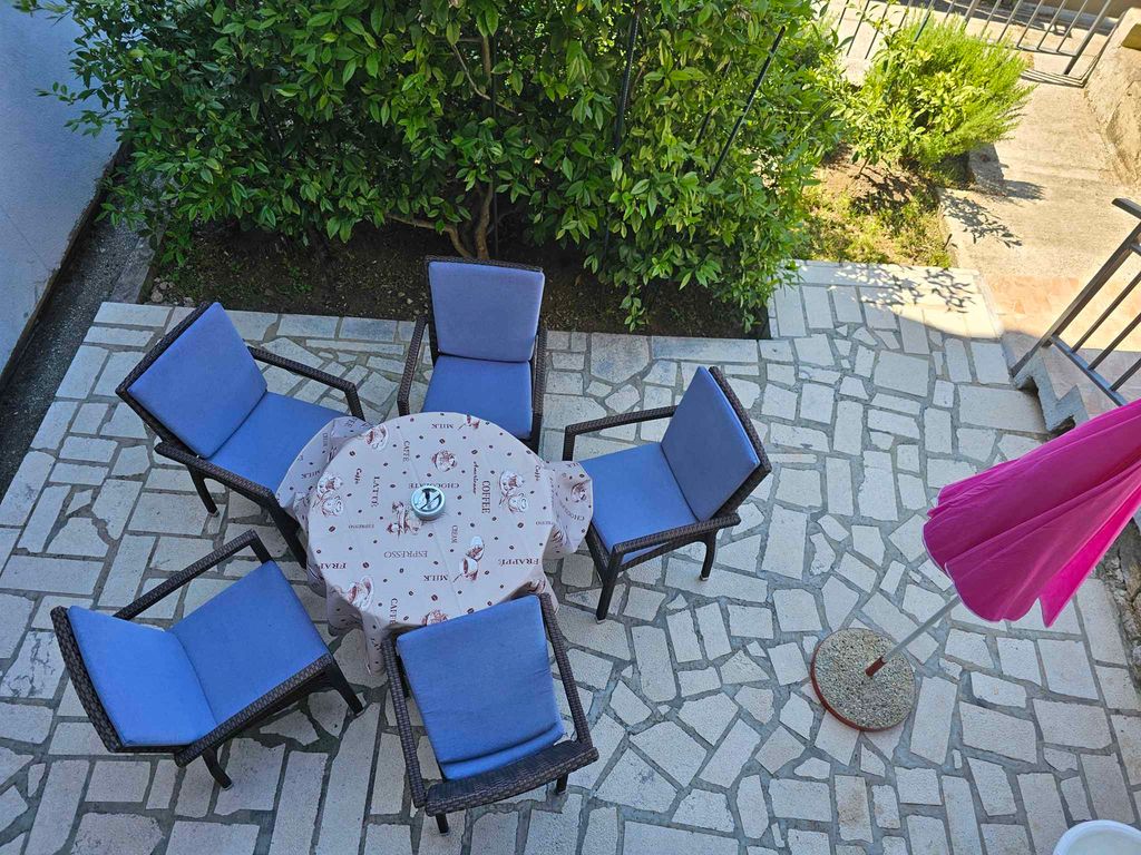Ferienwohnung für 4-5 Personen mit Terrasse