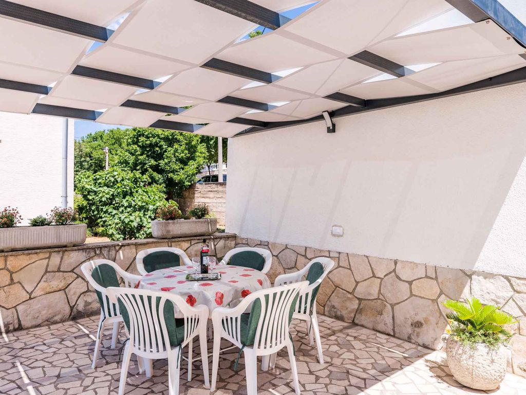 Ferienwohnung mit Meerblick und Pavillon