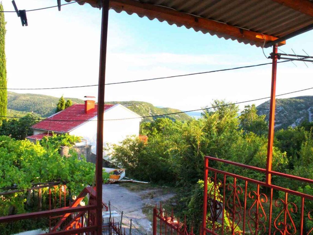Ferienhaus mit 100 qm großer Terrasse