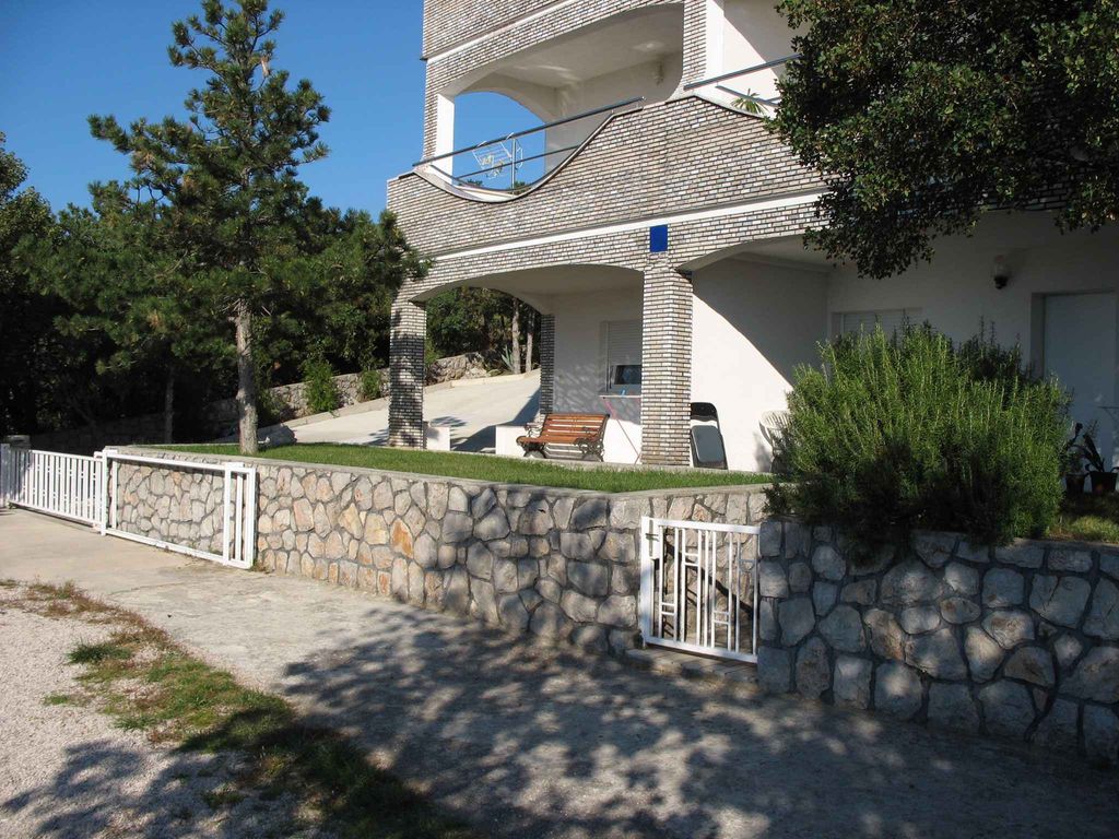 Ferienhaus mit Balkon und Meerblick in der Nähe des Strands