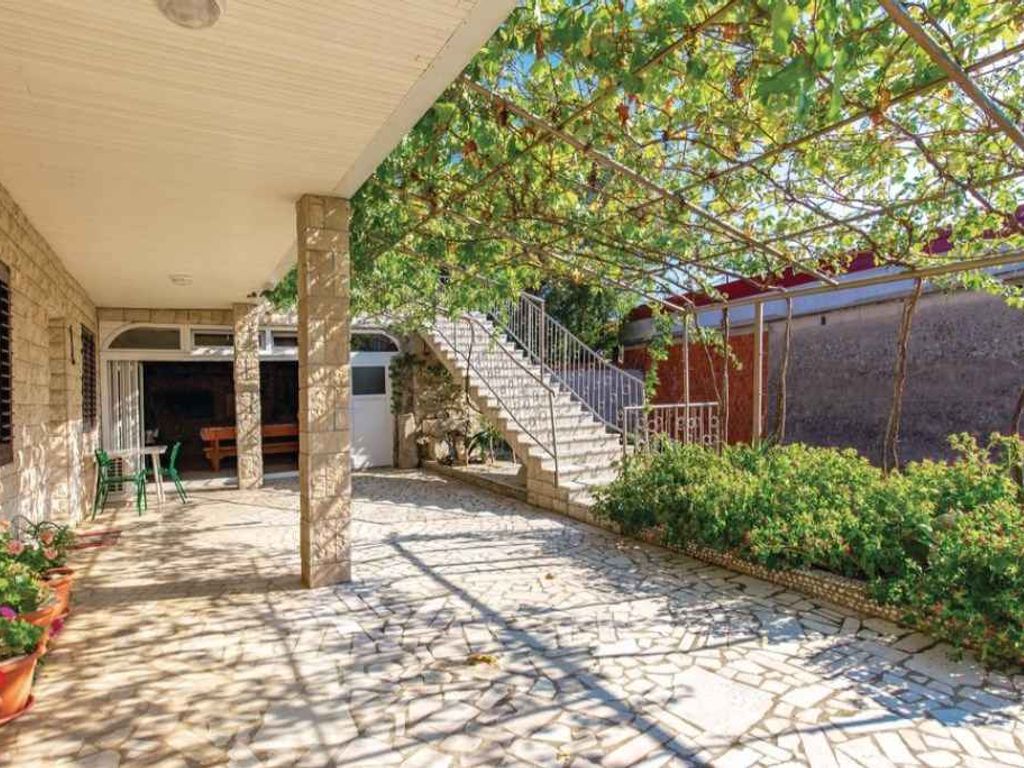 Ferienwohnung mit Terrasse und Grillmöglichkeit