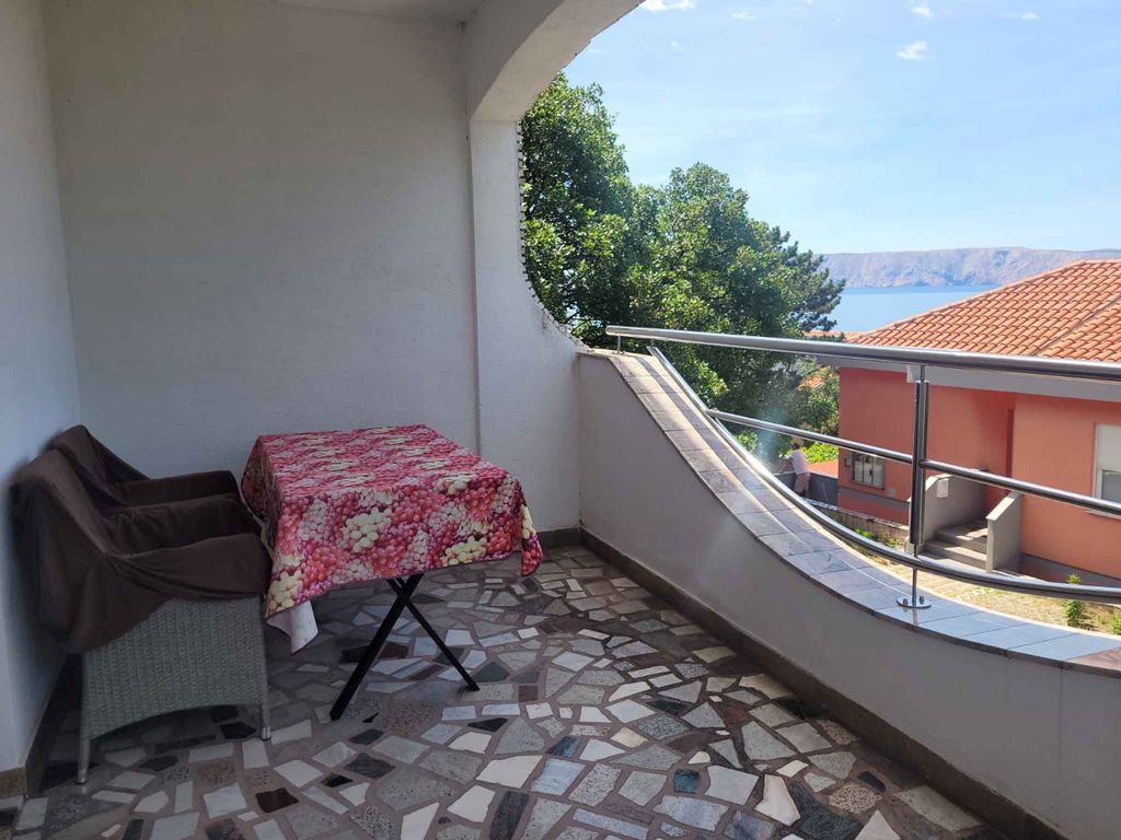 Ferienhaus mit Balkon und Blick aufs Meer