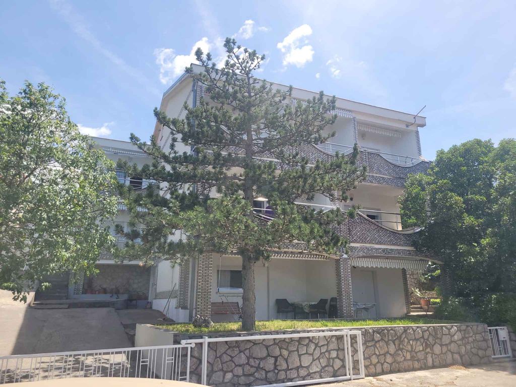 Ferienhaus mit Balkon und Blick aufs Meer