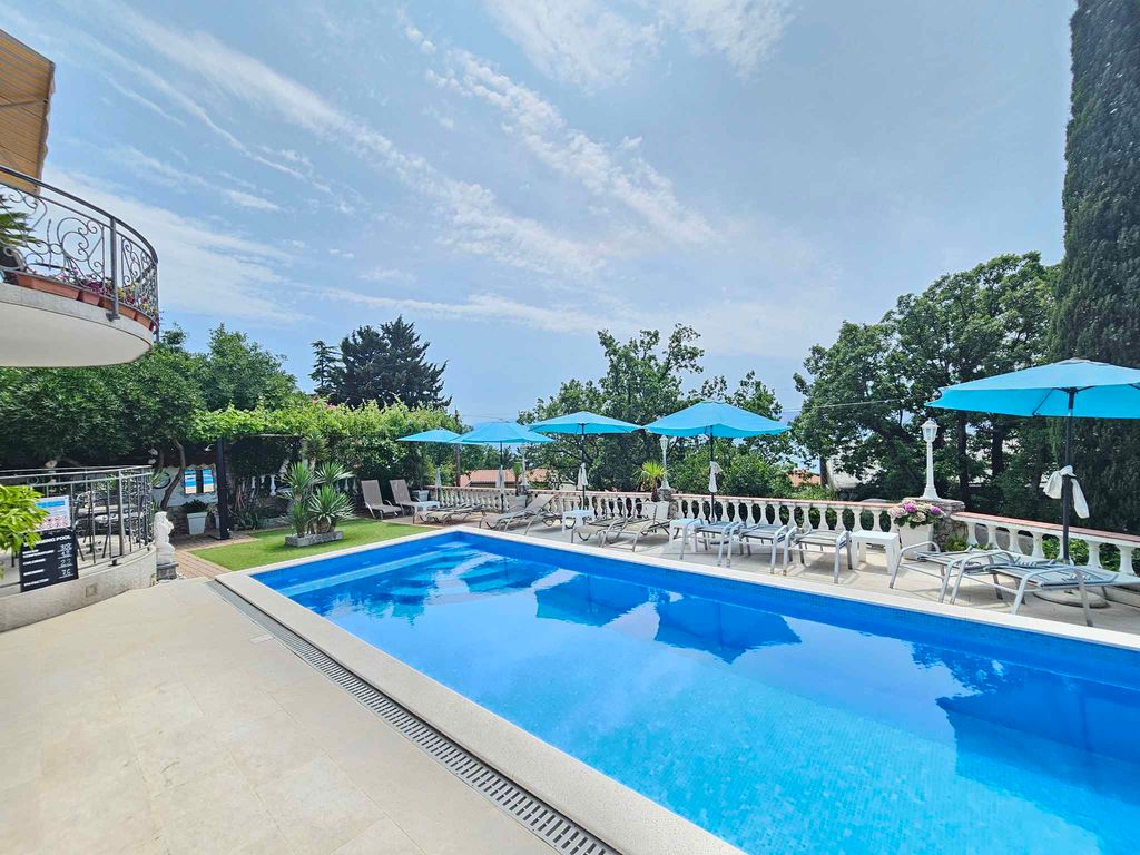 Ferienwohnung mit Außenpool und herrlichem Meerblick