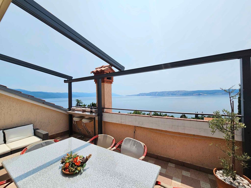 Ferienwohnung mit Außenpool und herrlichem Meerblick