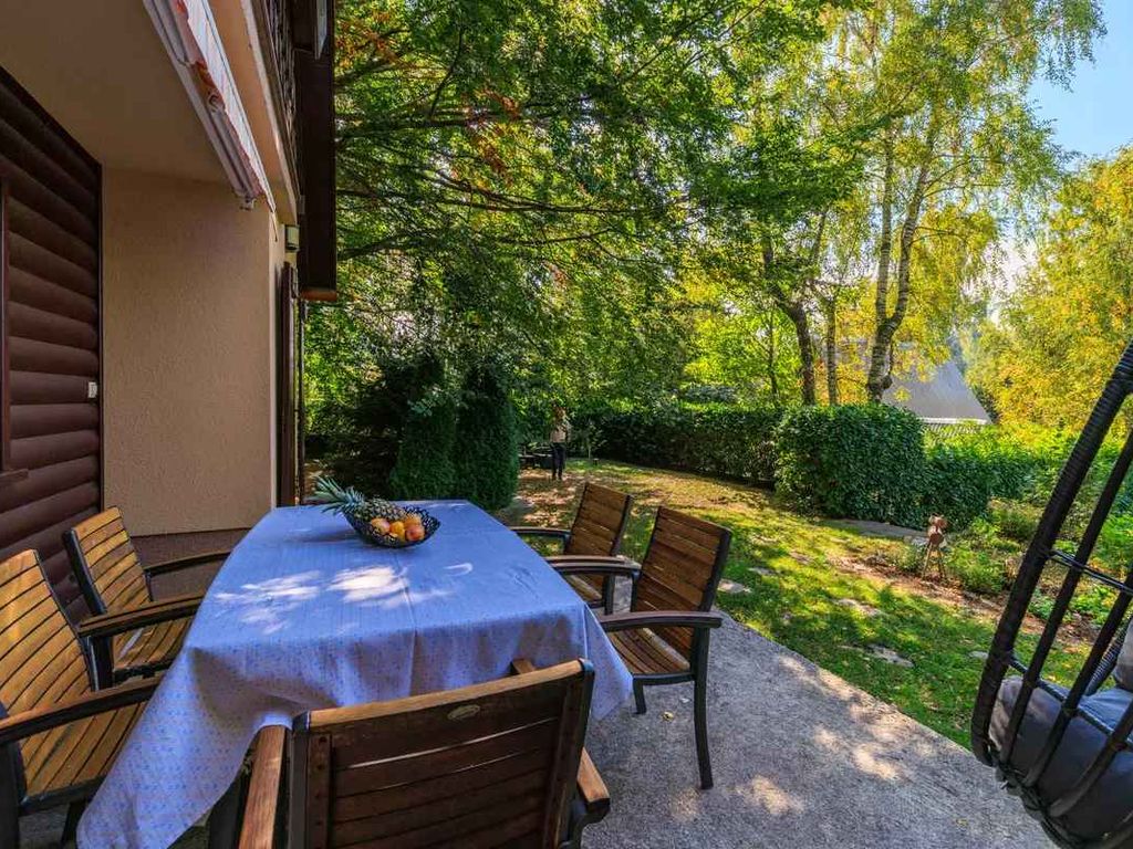 Ferienhaus mit Whirlpool und Garten