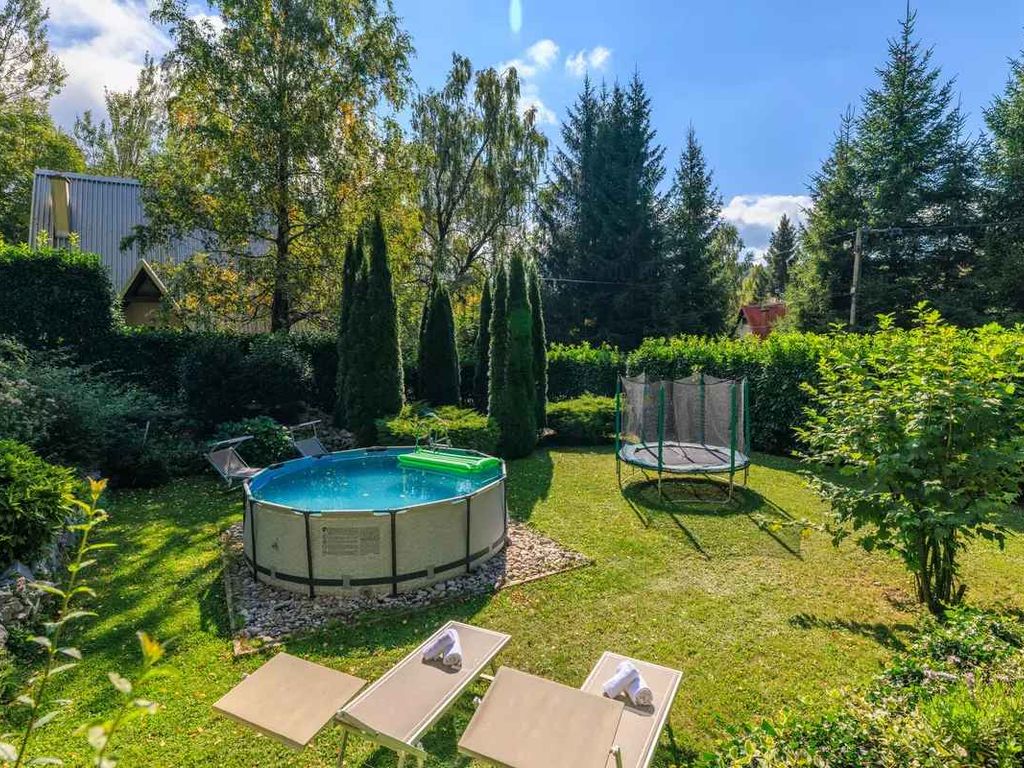 Ferienhaus mit Whirlpool und Garten