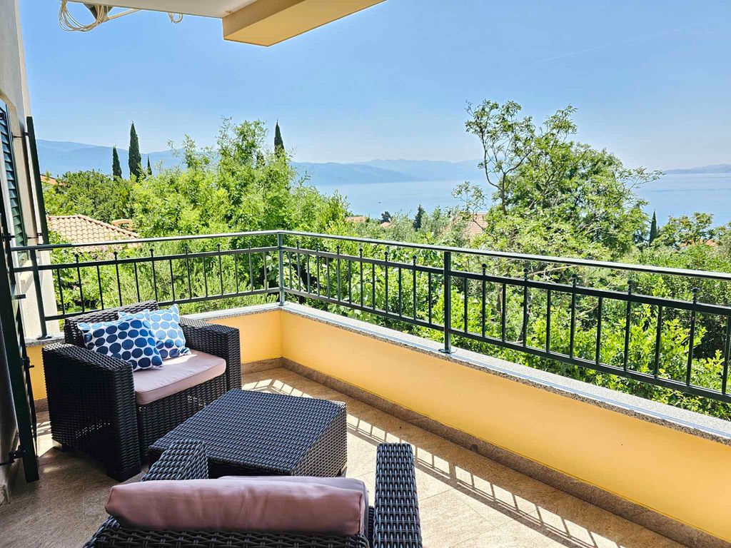 Ferienwohnung mit Balkon und Meerblick
