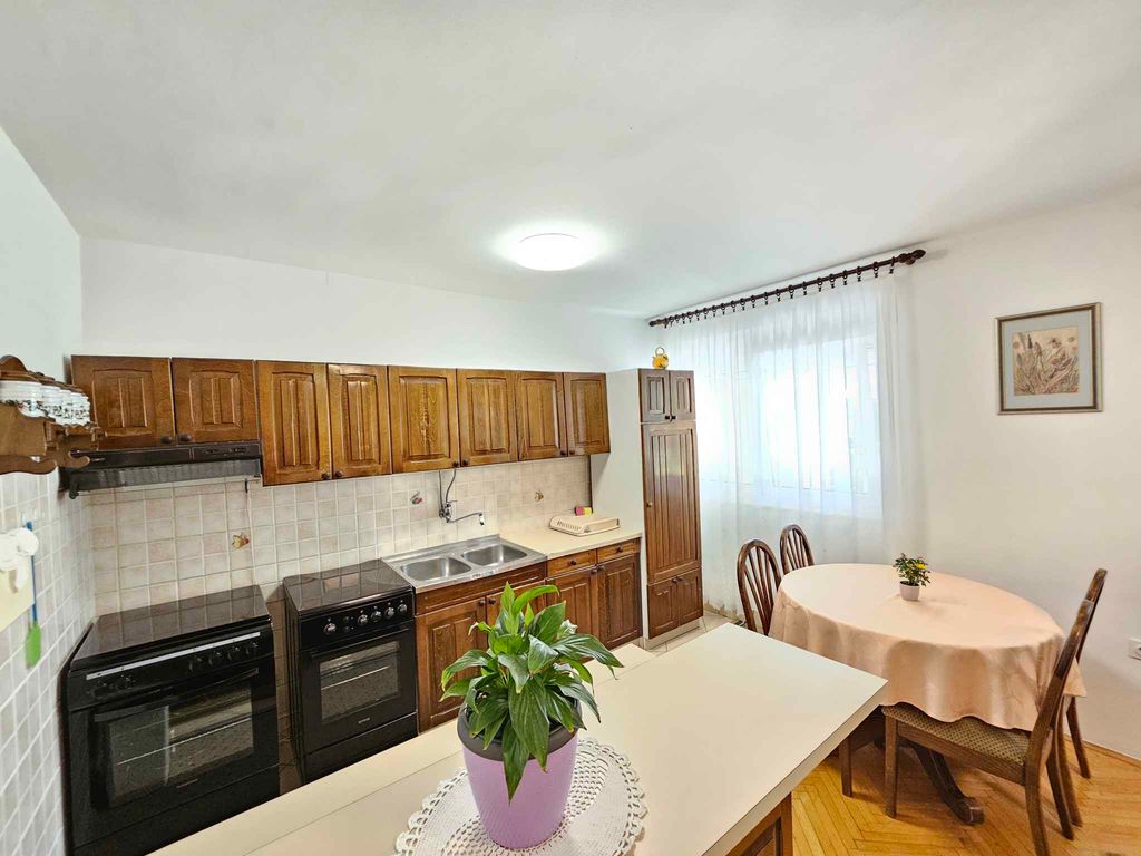 Ferienwohnung für 6 Personen mit Terrasse