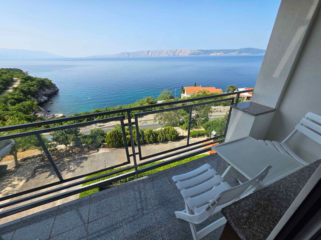 Ferienwohnung mit Balkon, 150 m vom Meer entfernt