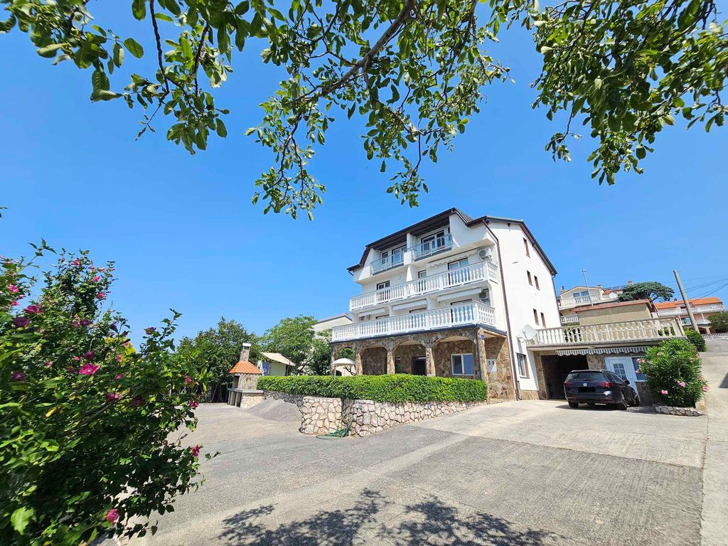 Ferienwohnung mit Balkon, 150 m vom Meer entfernt
