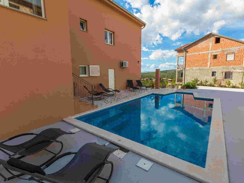 Ferienwohnung mit Pool zur gemeinsamen Nutzung
