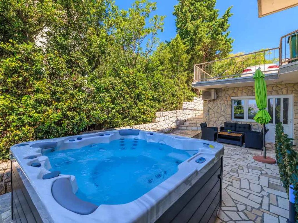 Ferienwohnung mit Whirlpool und gemütlicher Terrasse