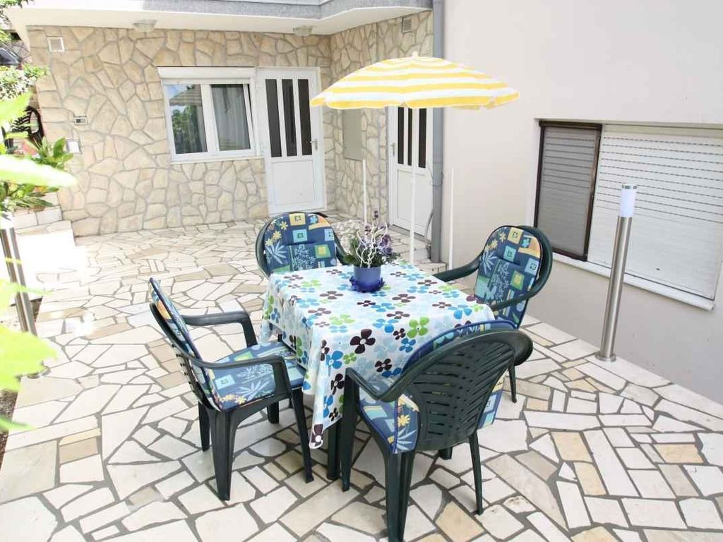 Ferienwohnung mit Whirlpool und gemütlicher Terrasse