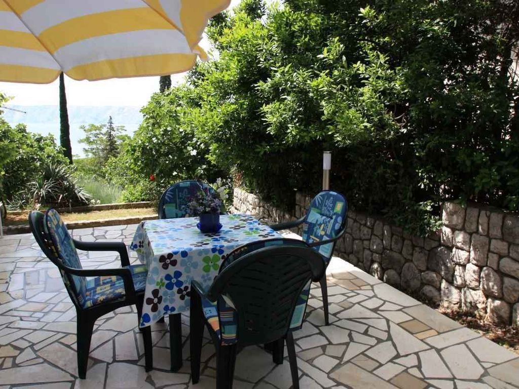 Ferienwohnung mit Whirlpool und gemütlicher Terrasse