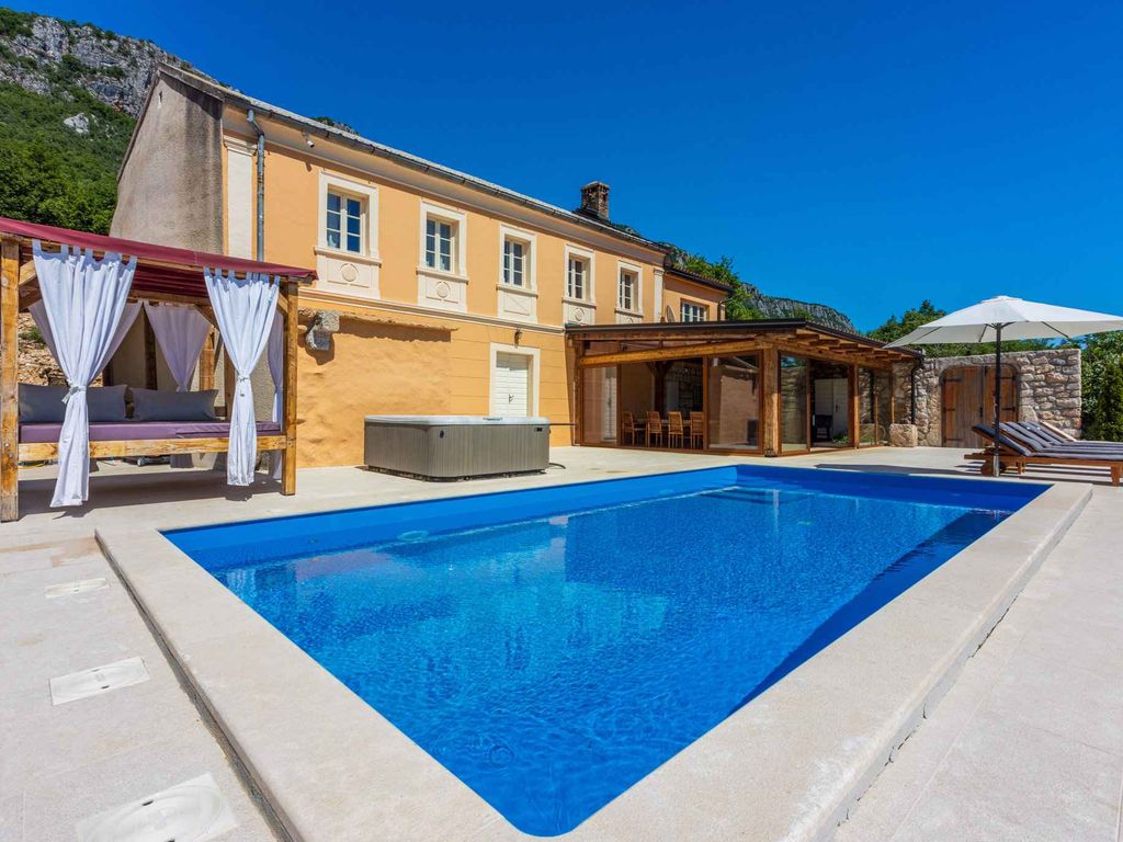 Ferienhaus mit Klimaanlage und Pool