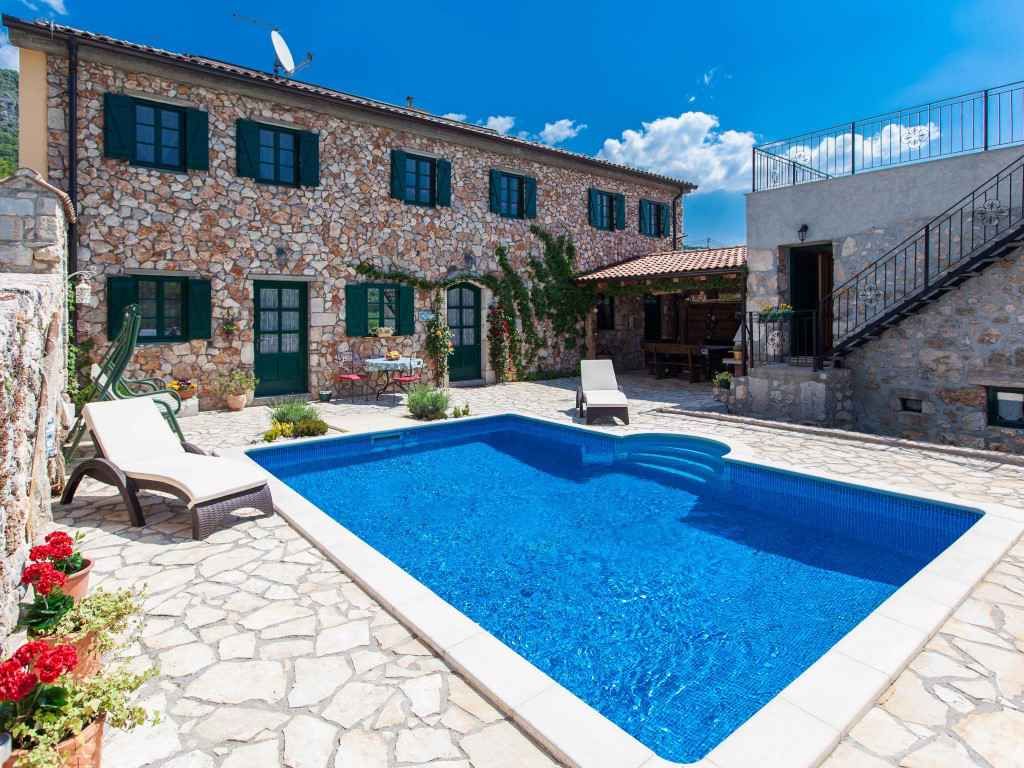Villa mit Sauna und Pool