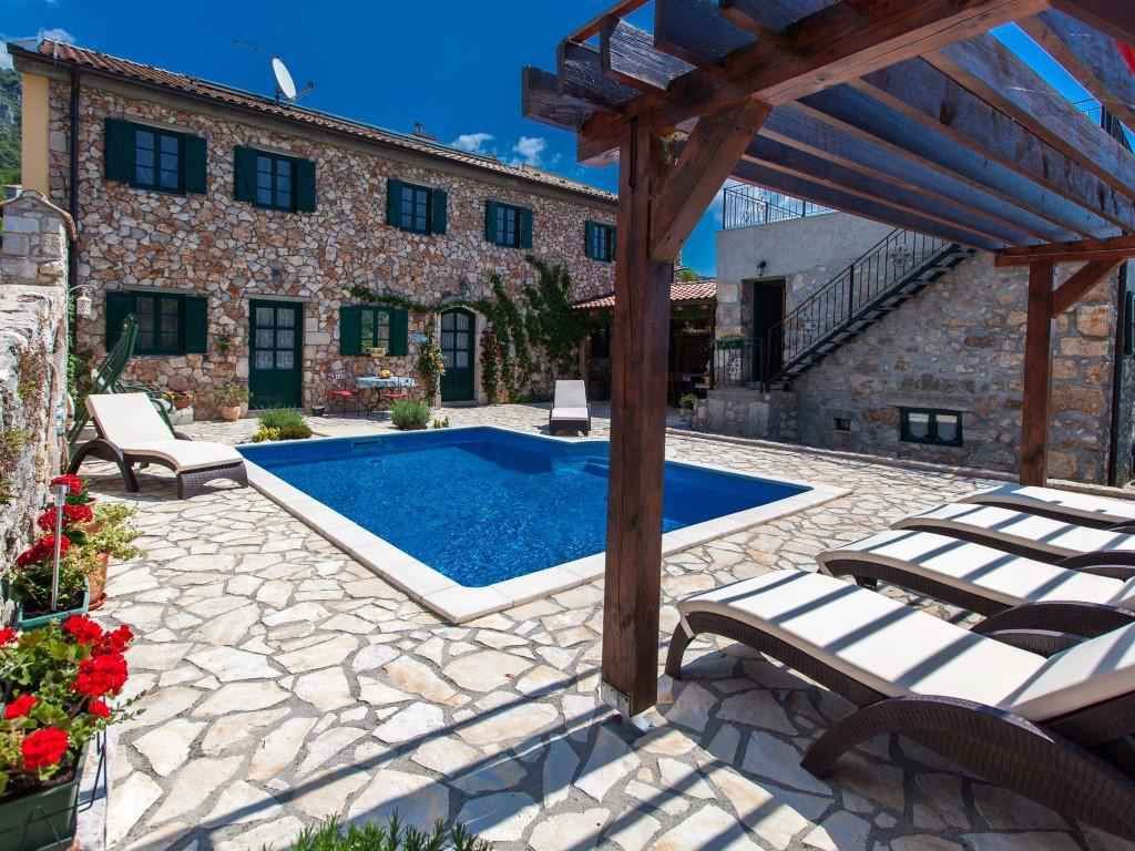 Villa mit Sauna und Pool