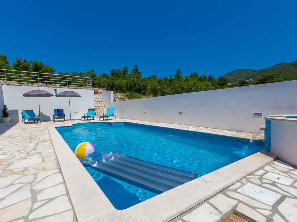 Ferienwohnung mit Pool und Jacuzzi