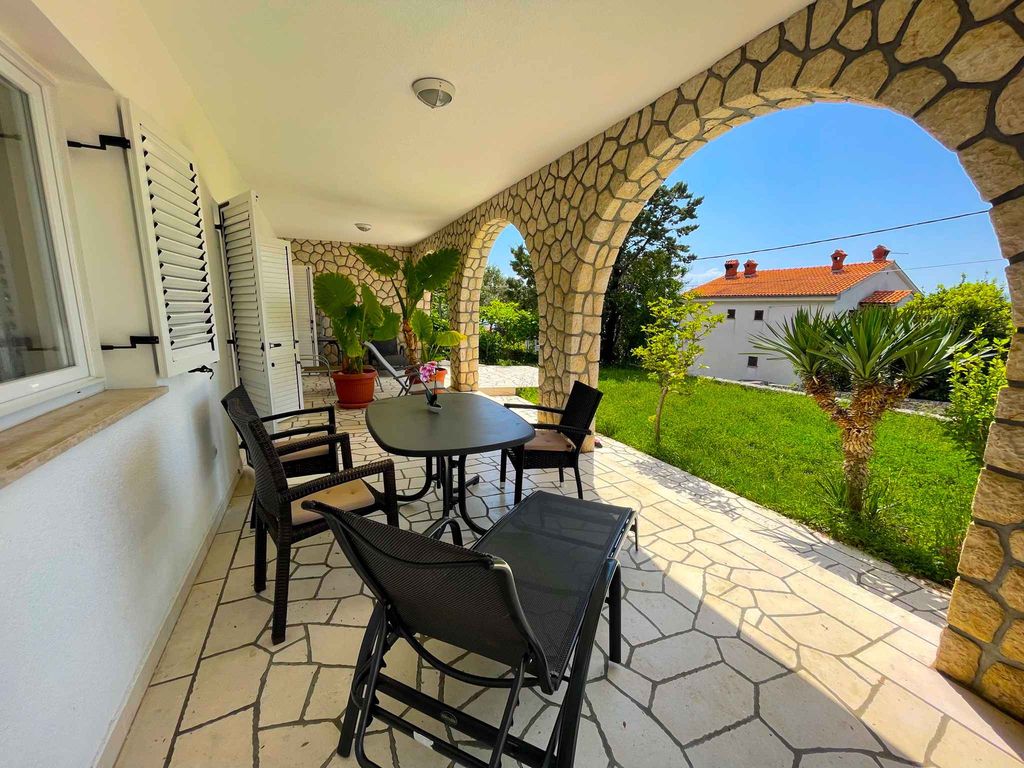 Ferienwohnung mit Terrasse und Klimaanlage