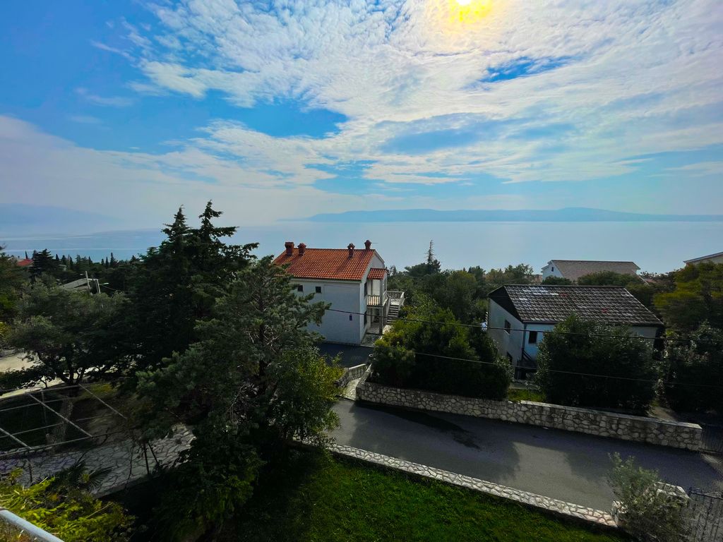 Ferienwohnung mit Balkon, WLAN und Klimaanlage