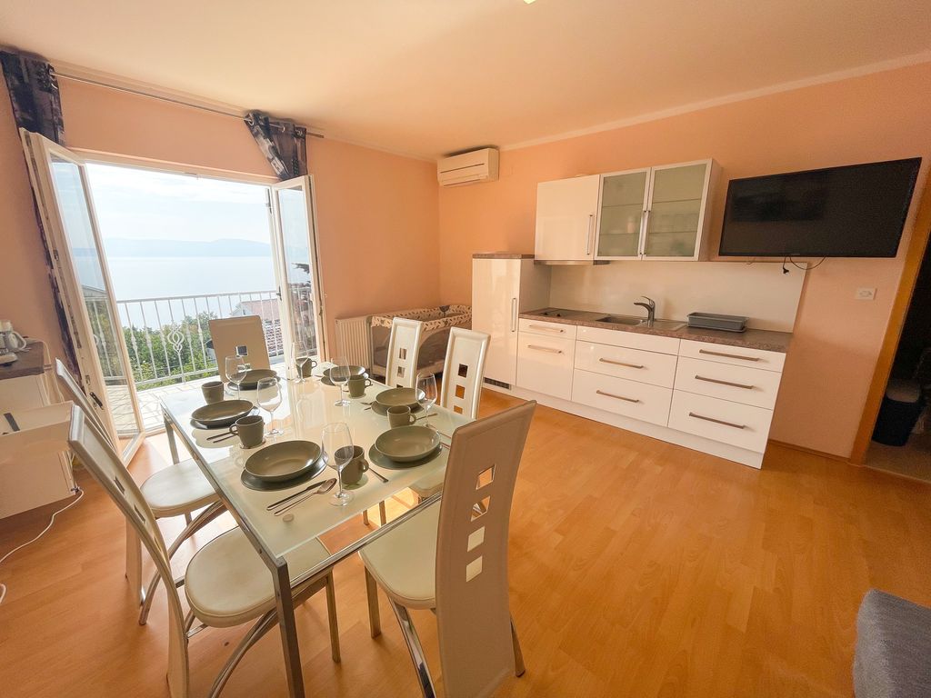 Ferienwohnung mit Balkon, WLAN und Klimaanlage