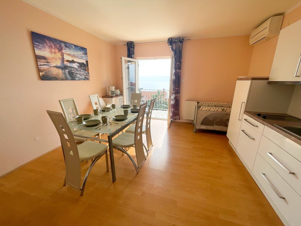 Ferienwohnung mit Balkon, WLAN und Klimaanlage