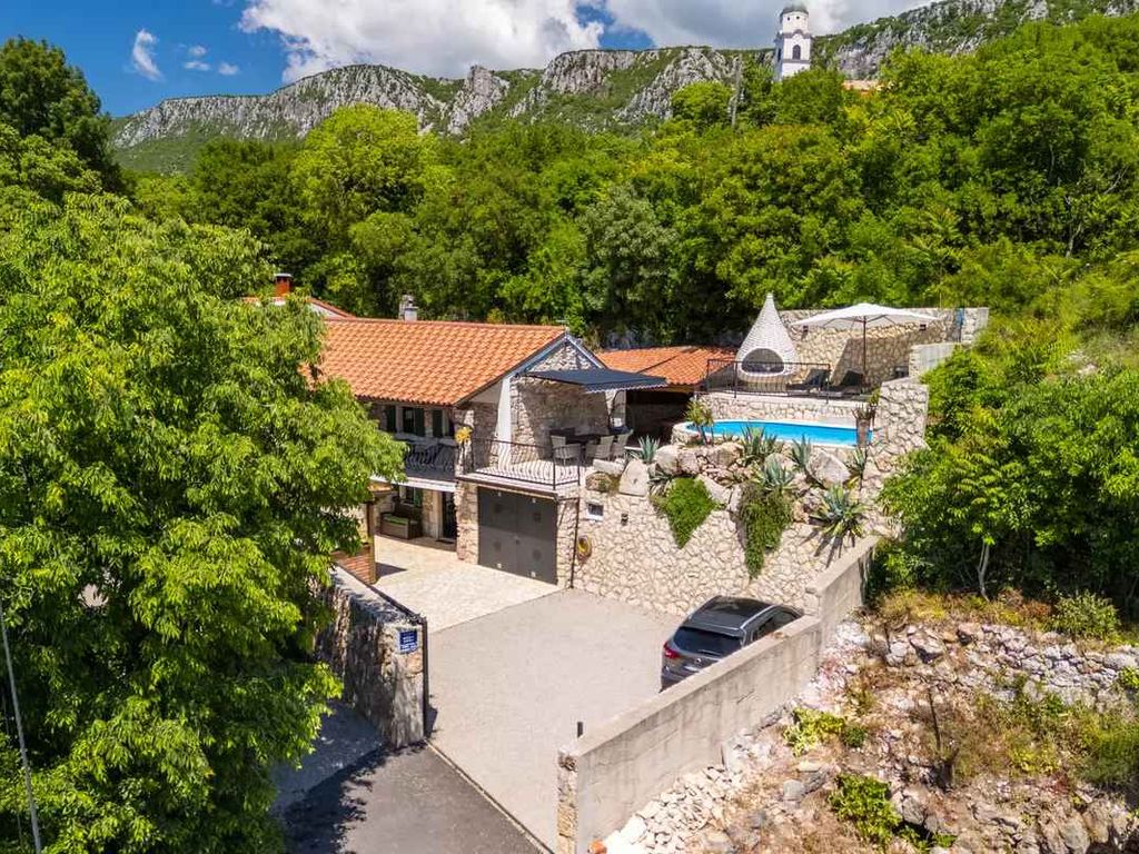 Ferienhaus mit Swimmingpool und Panoramablick