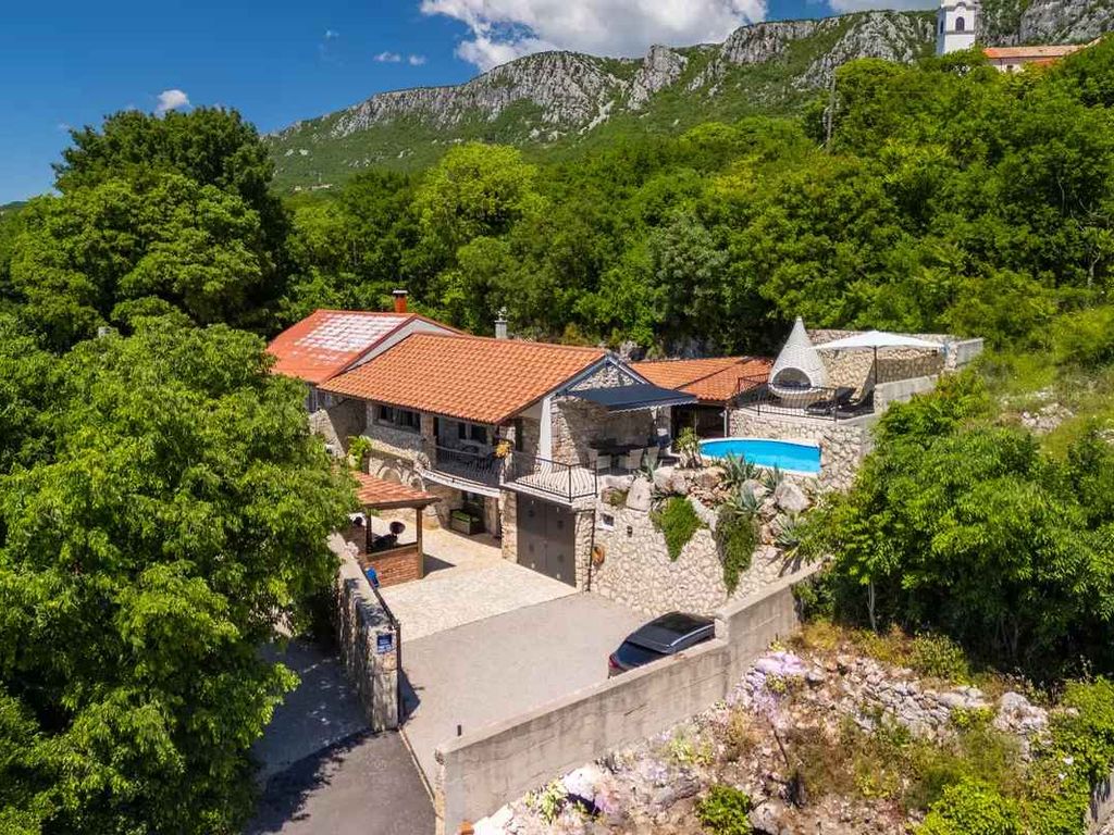 Ferienhaus mit Swimmingpool und Panoramablick
