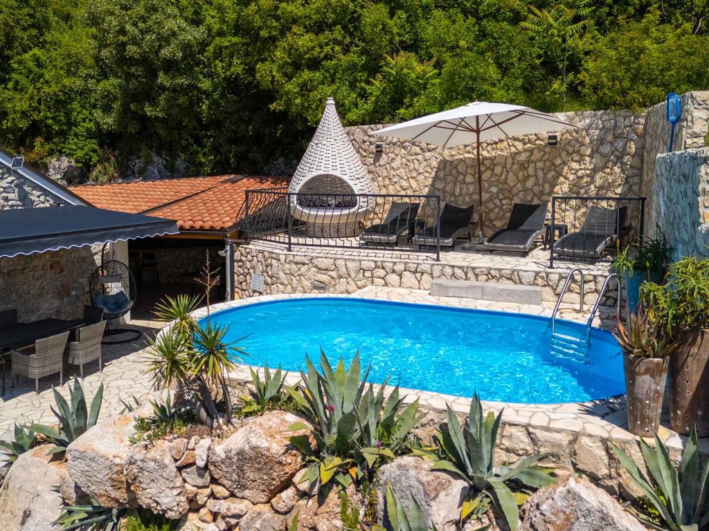 Ferienhaus mit Swimmingpool und Panoramablick