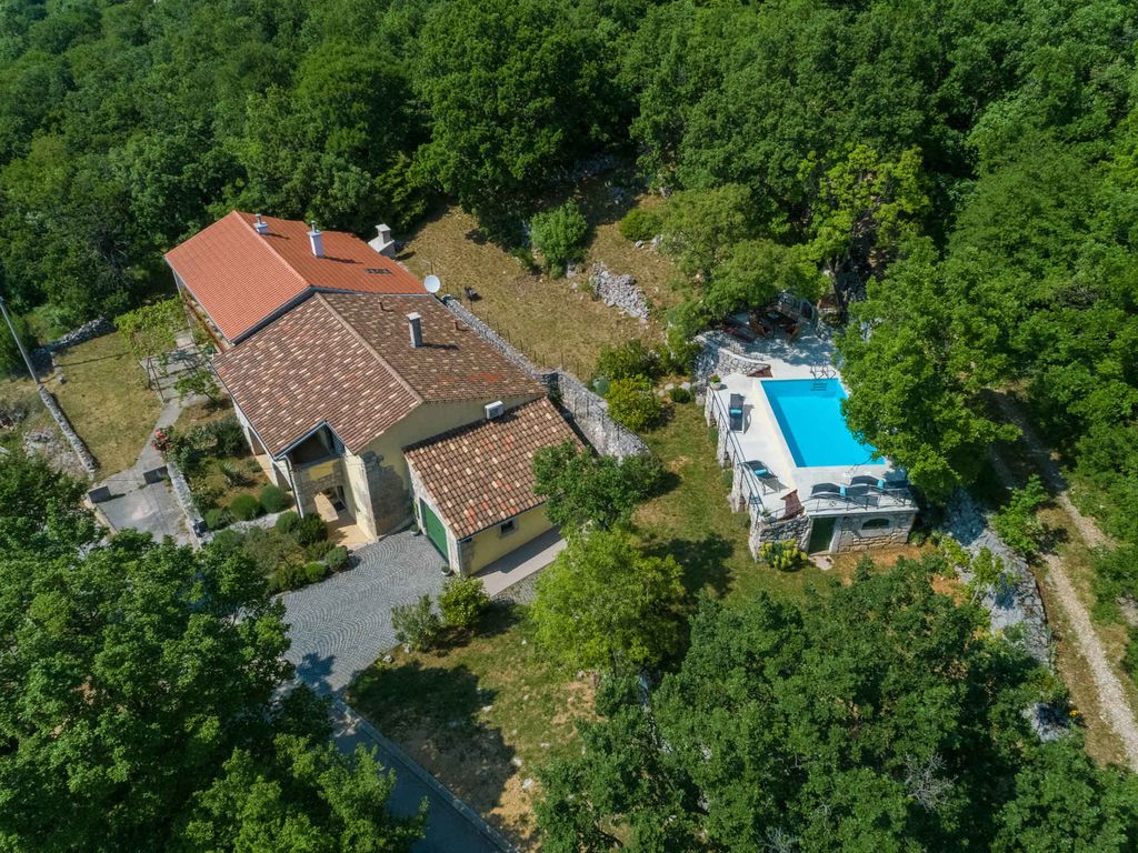 Villa mit Swimmingpool und Panoramablick