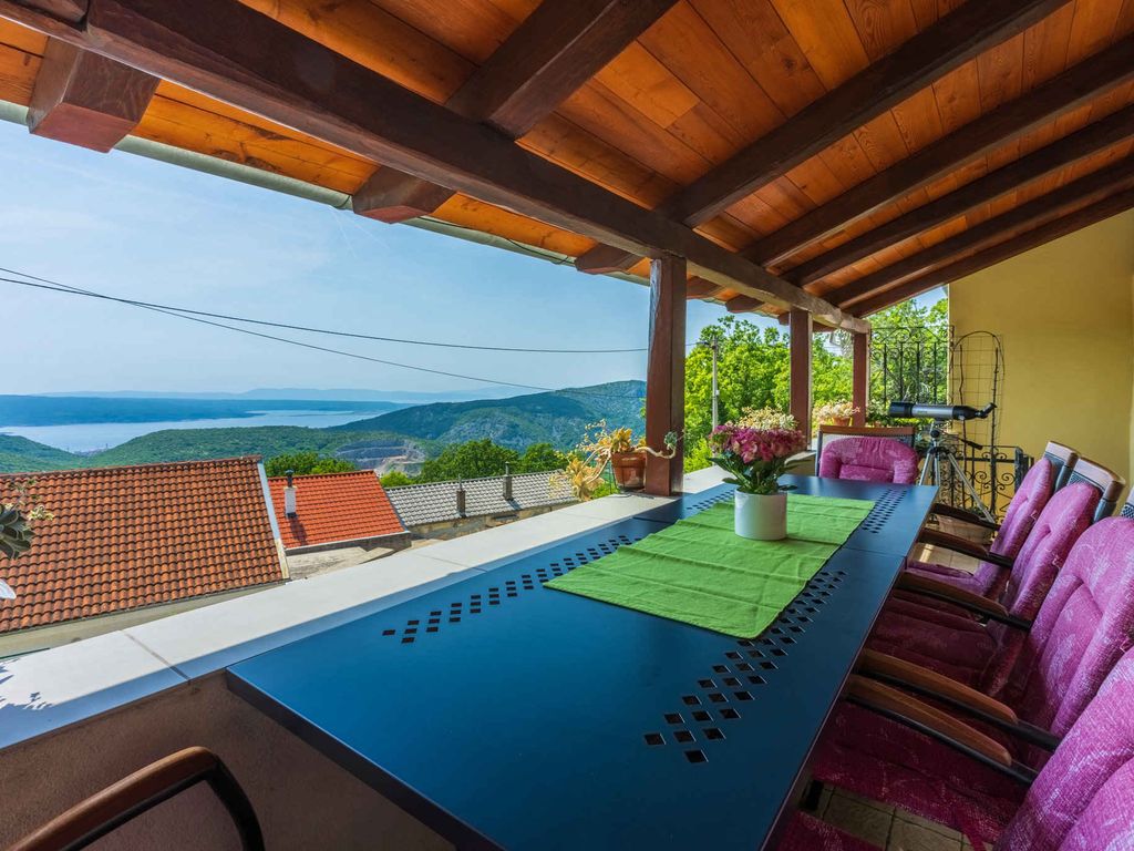 Villa mit Swimmingpool und Panoramablick