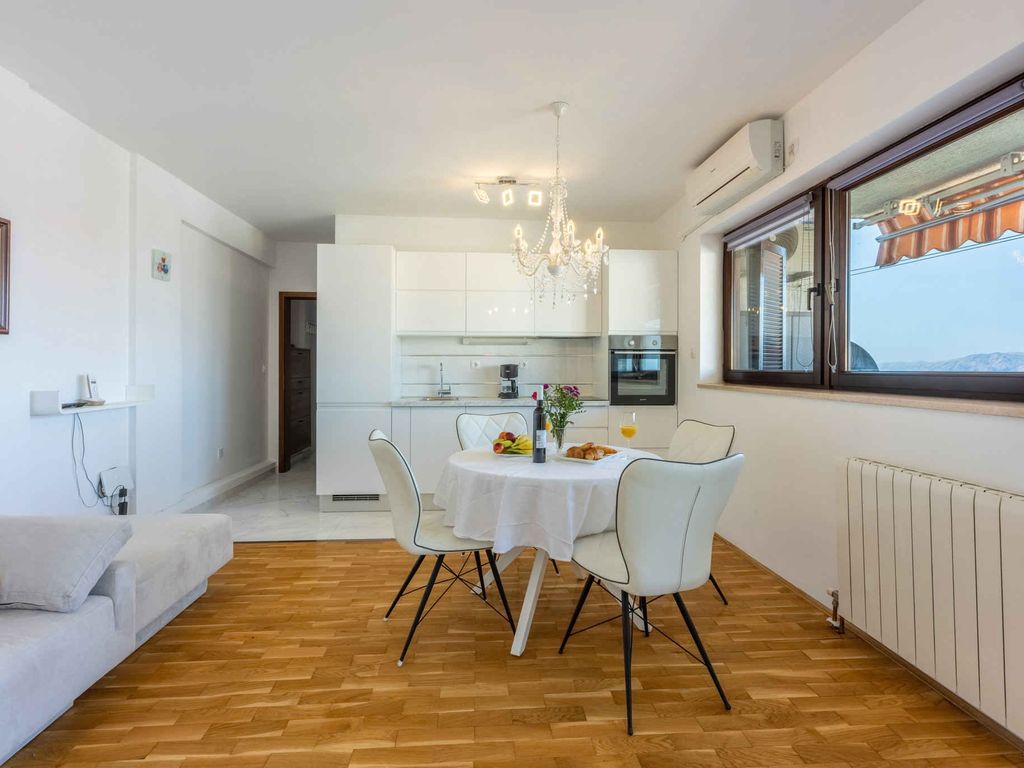 Ferienwohnung mit Klimaanlage und Geschirrspüler