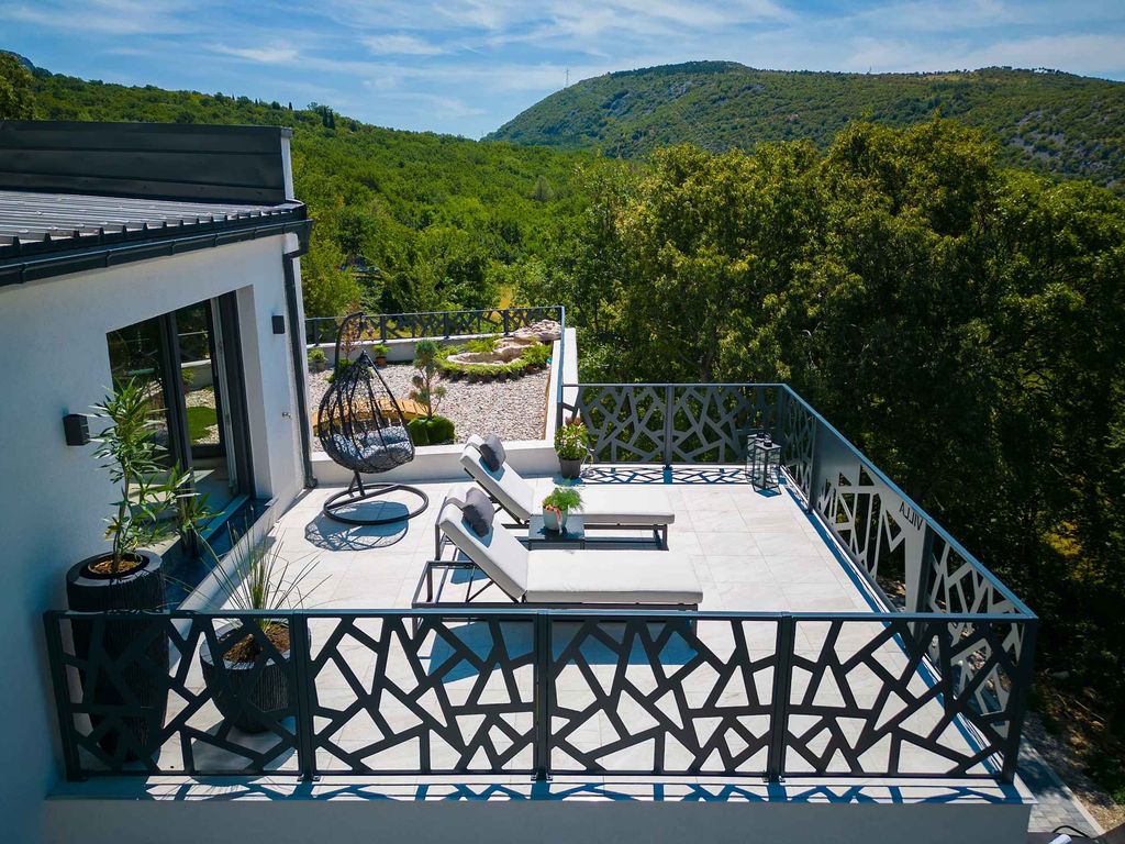 Villa mit privaten Pool und fantastischen Panoramablick