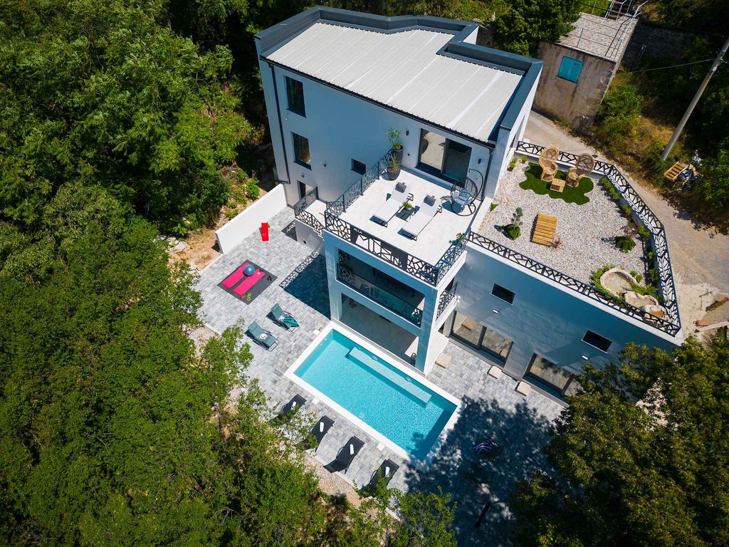 Villa mit privaten Pool und fantastischen Panoramablick