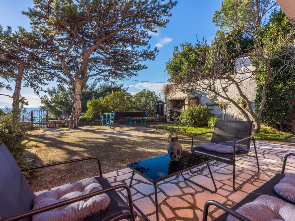 Ferienwohnung mit eigener Terrasse und Garten zur gemeinsamen Nutzung