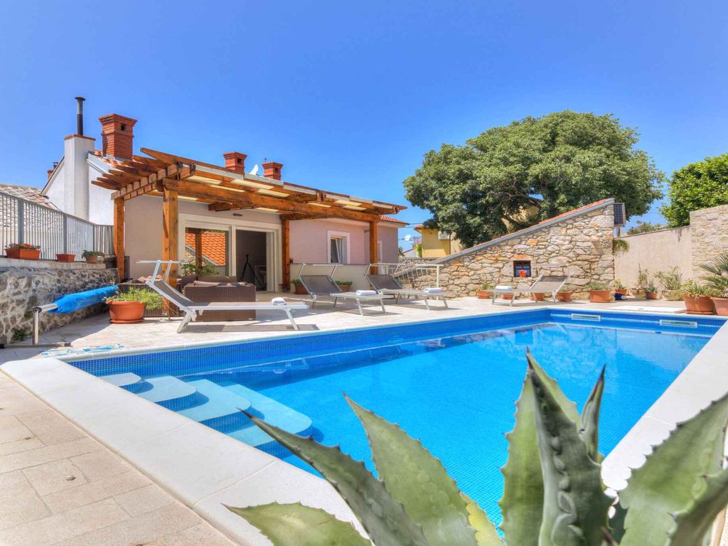 Ferienhaus mit Swimmingpool, Whirlpool und Grill