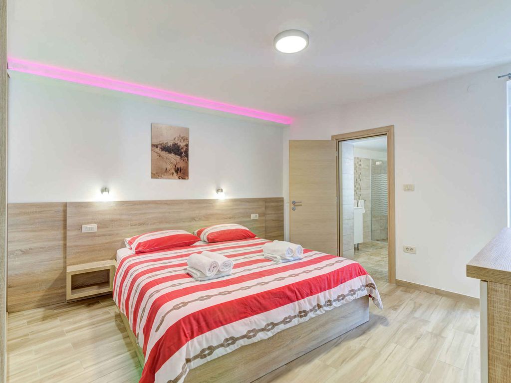 Ferienhaus mit Swimmingpool, Whirlpool und Grill