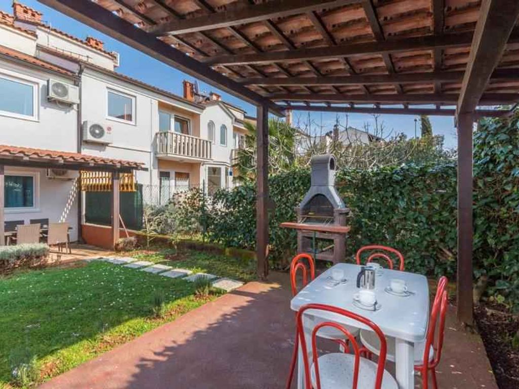Ferienwohnung mit Garten und Parkplatz