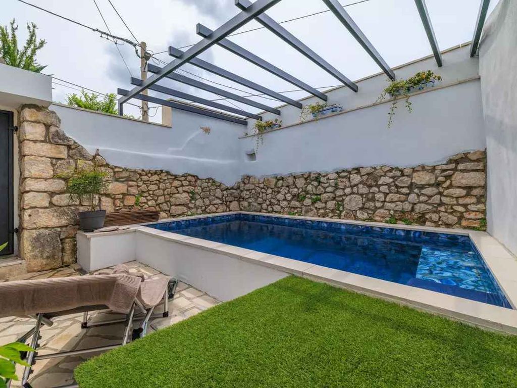 Ferienhaus mit Swimmingpool und Grill