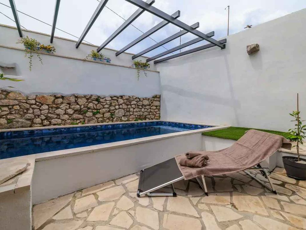 Ferienhaus mit Swimmingpool und Grill