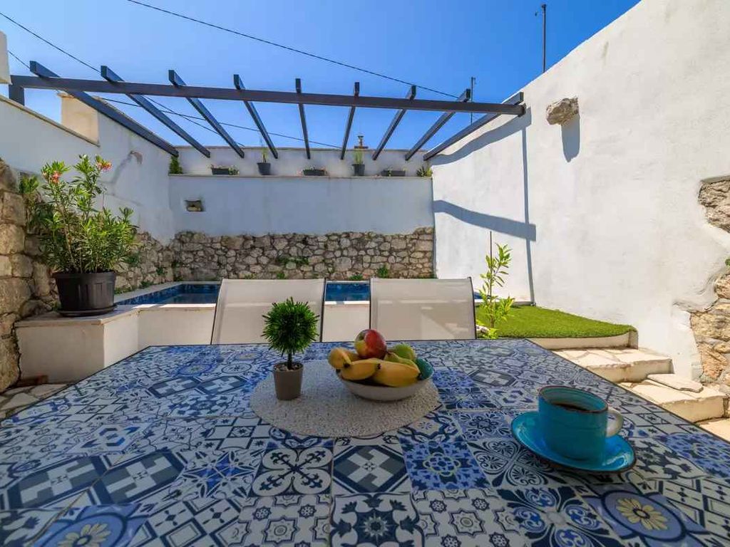 Ferienhaus mit Swimmingpool und Grill